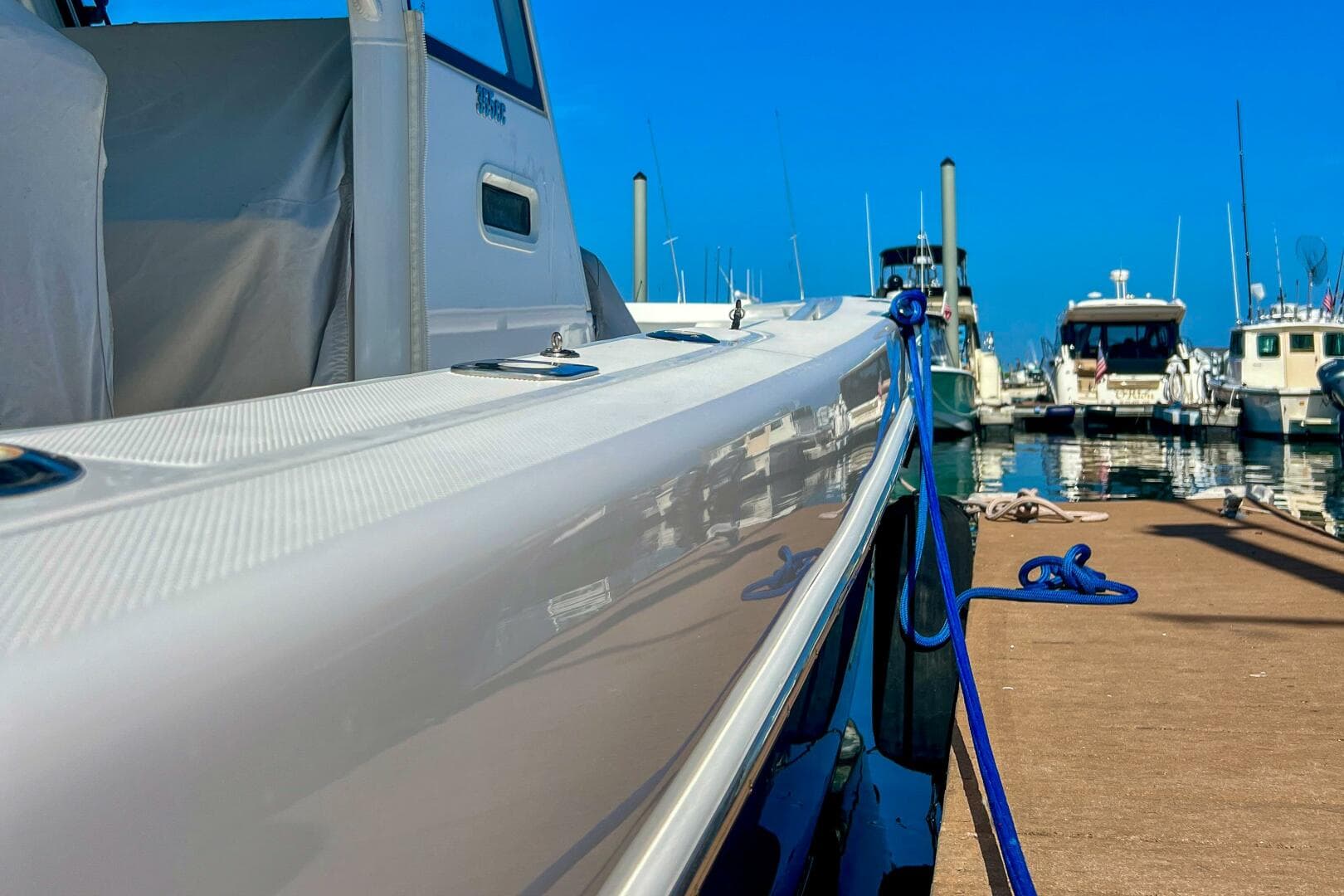 2017 Everglades 355 CC — photo 13