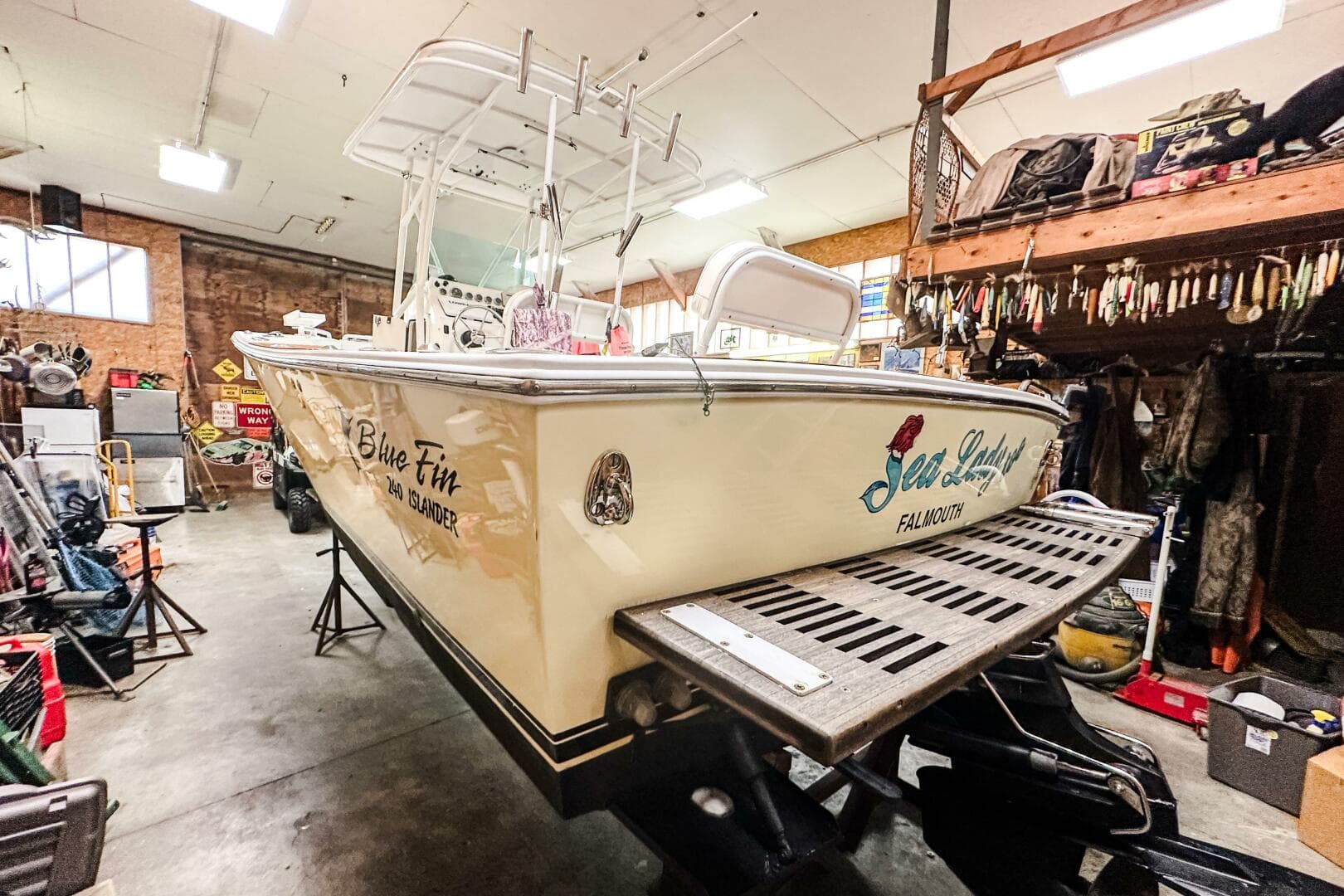 2009 Blue Fin — photo 15