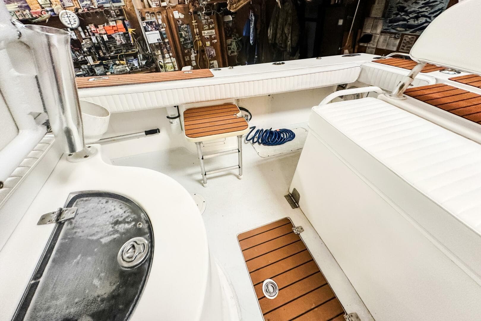 2009 Blue Fin — photo 23