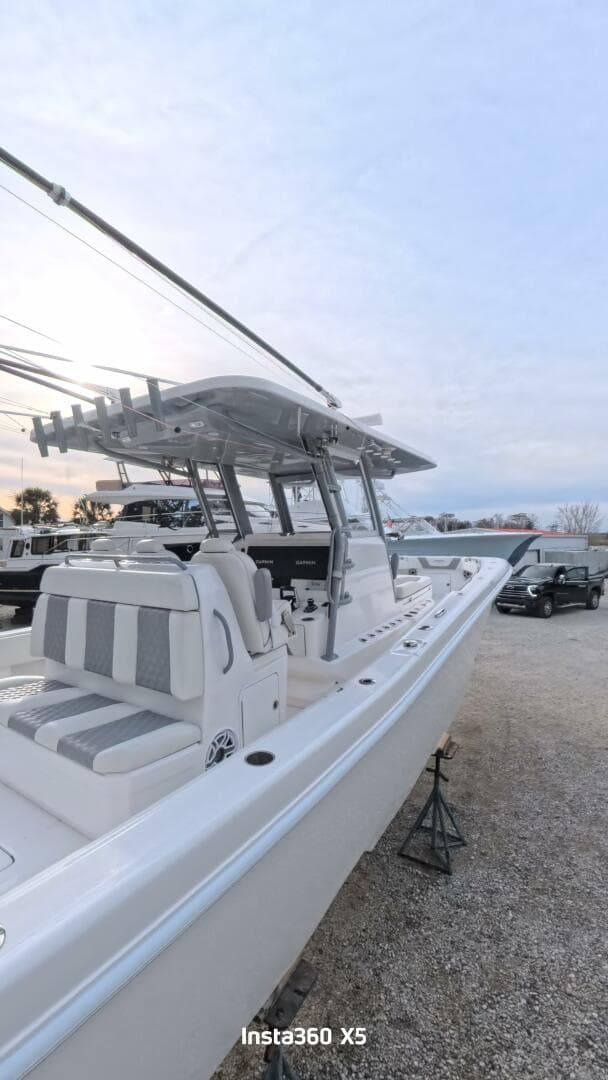 2025 Invincible Open Fisherman — photo 3