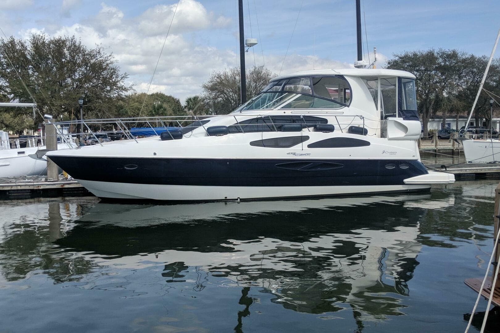 2005 Cruisers Yachts 455 Express