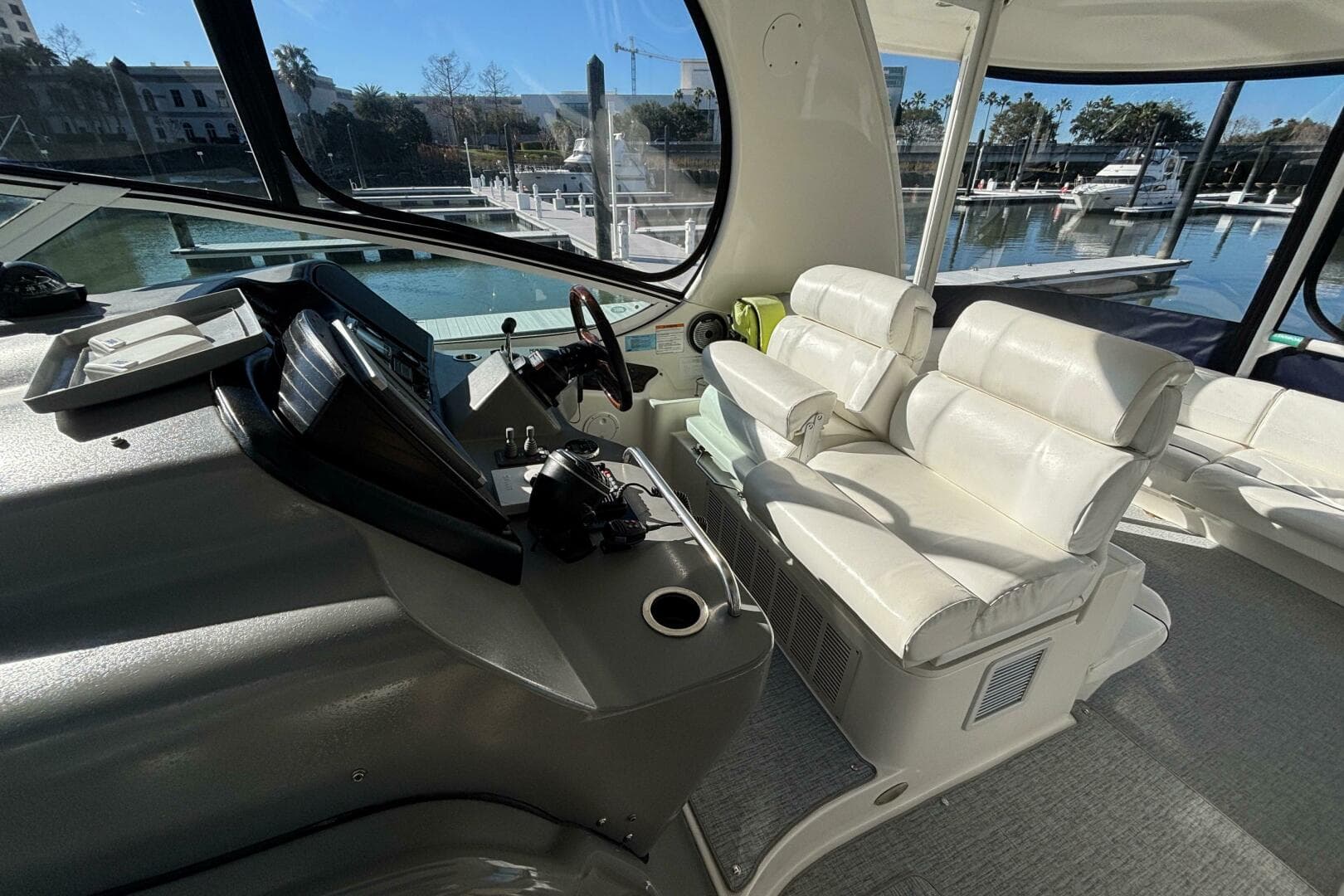 2005 Cruisers Yachts 455 Express — photo 10