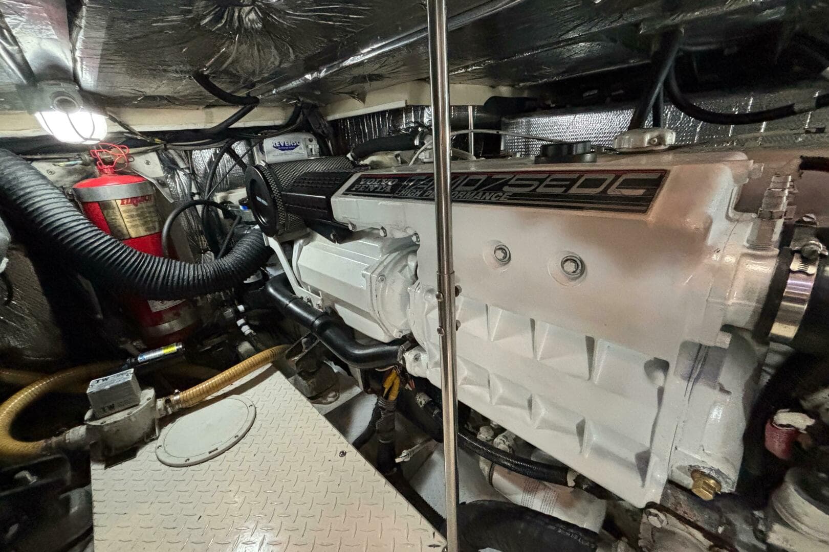 2005 Cruisers Yachts 455 Express — photo 30