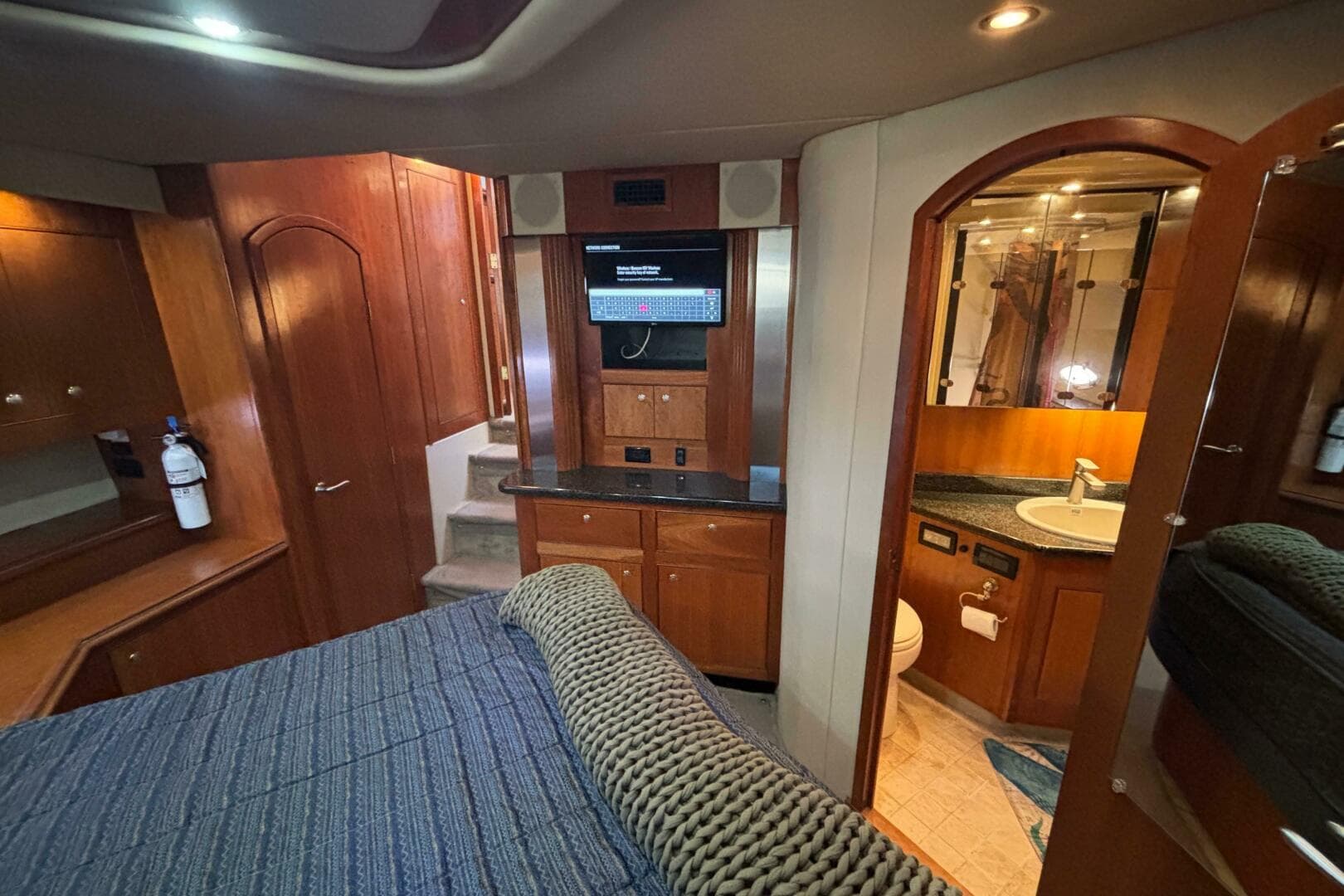 2005 Cruisers Yachts 455 Express — photo 22