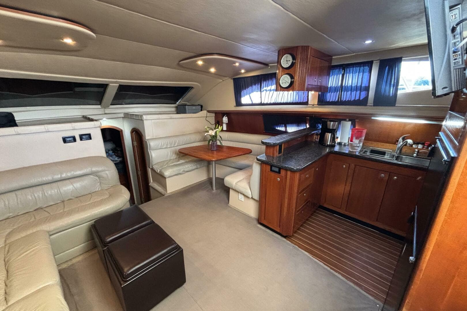 2005 Cruisers Yachts 455 Express — photo 14