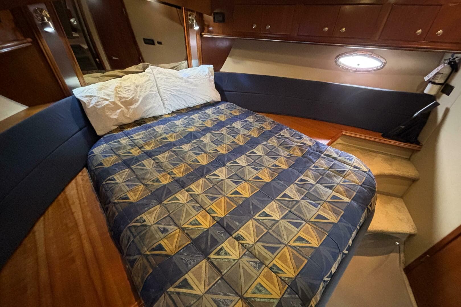 2005 Cruisers Yachts 455 Express — photo 18