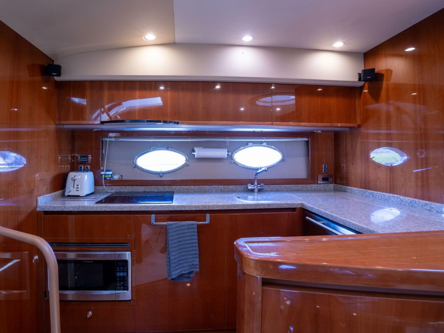 2008 Princess V53 — photo 42