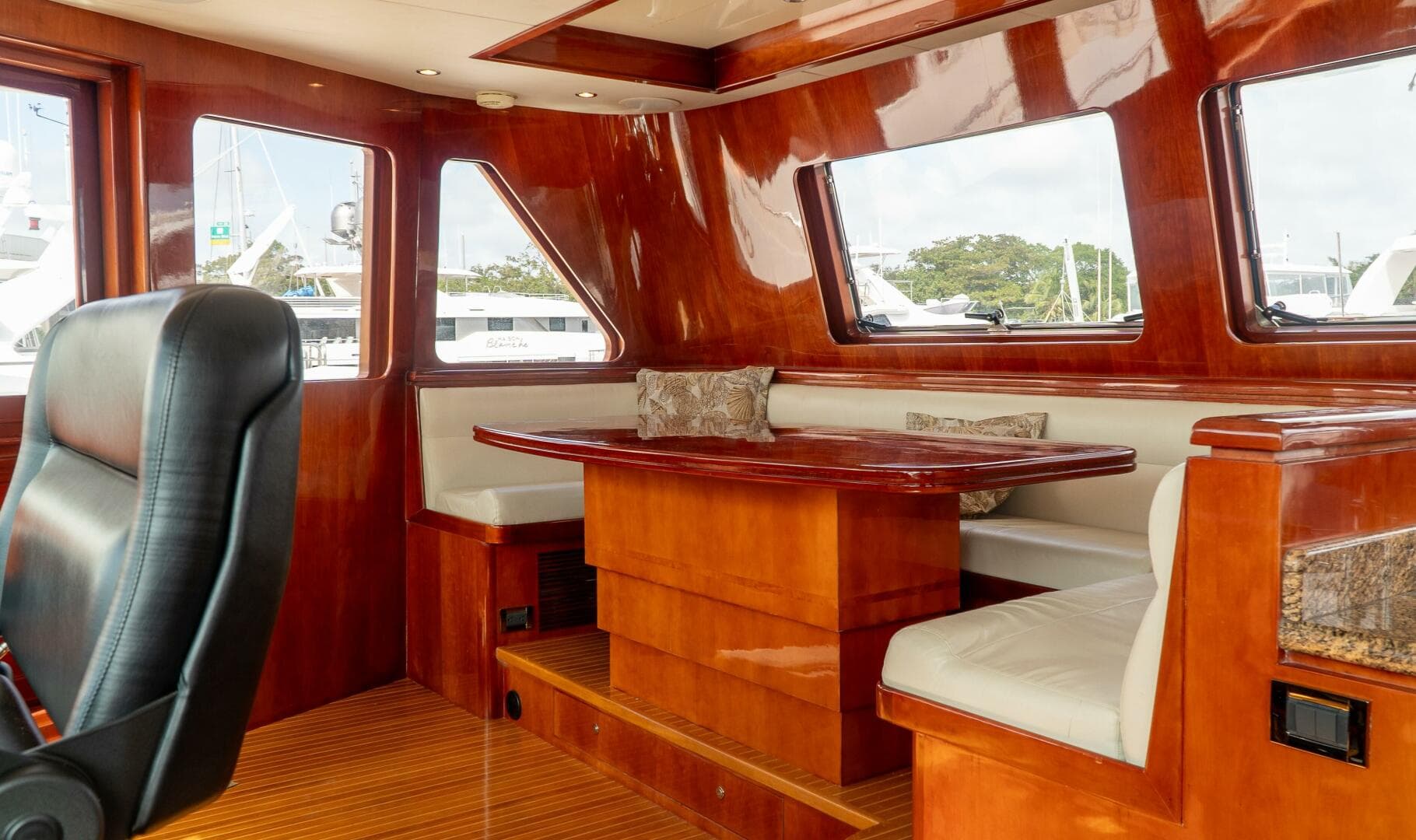 2005 Ocean Alexander — photo 106