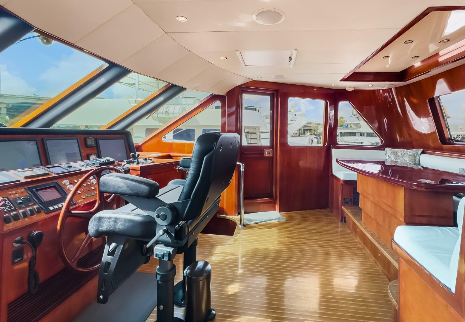 2005 Ocean Alexander — photo 37