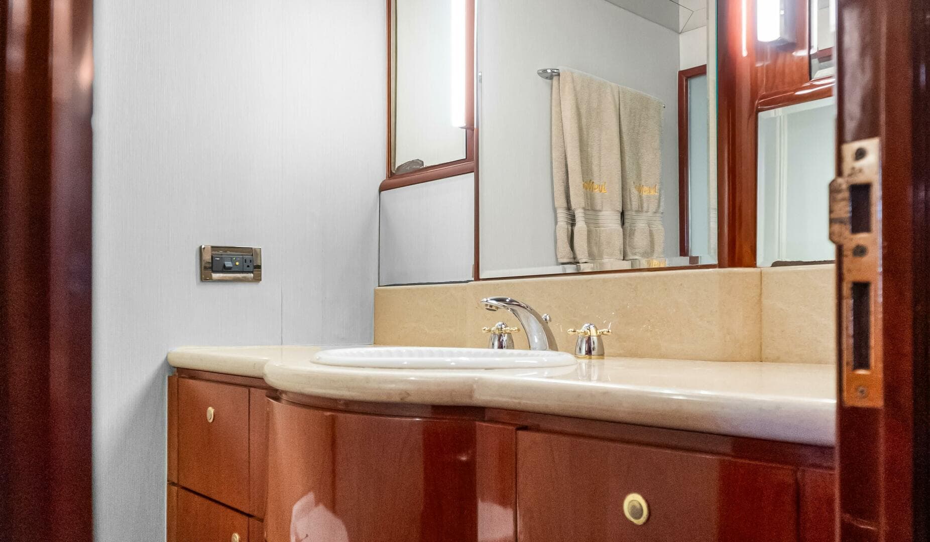 2005 Ocean Alexander — photo 25