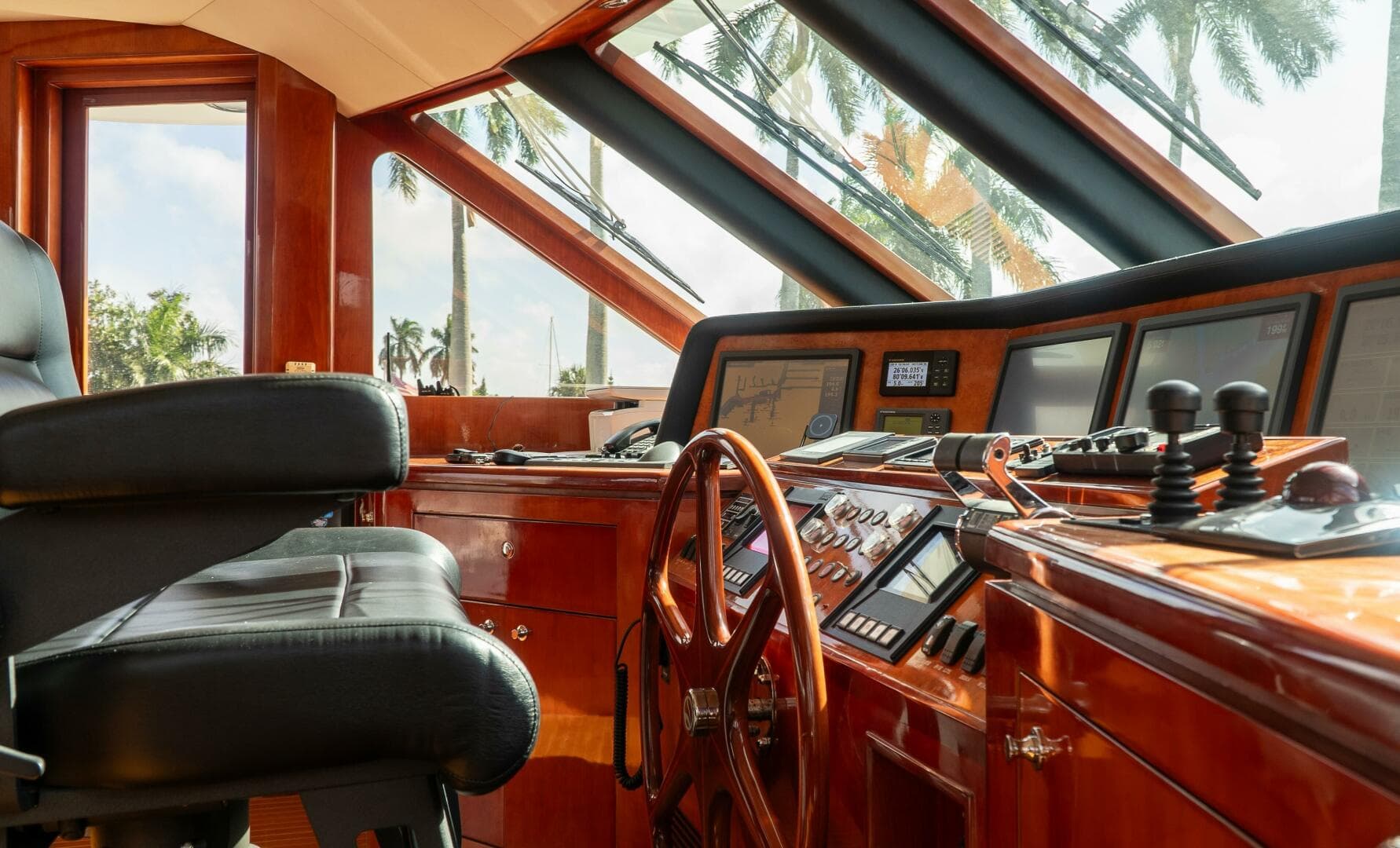 2005 Ocean Alexander — photo 102