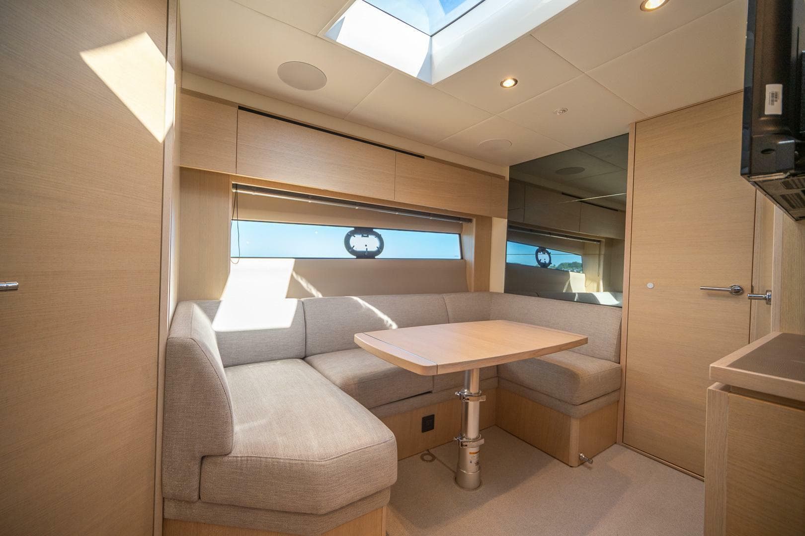 2021 Princess V40 — photo 21