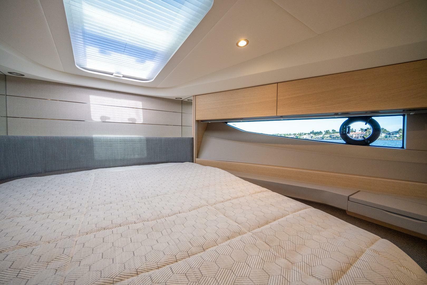 2021 Princess V40 — photo 28