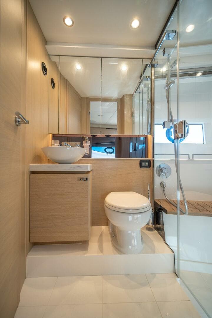 2021 Princess V40 — photo 26