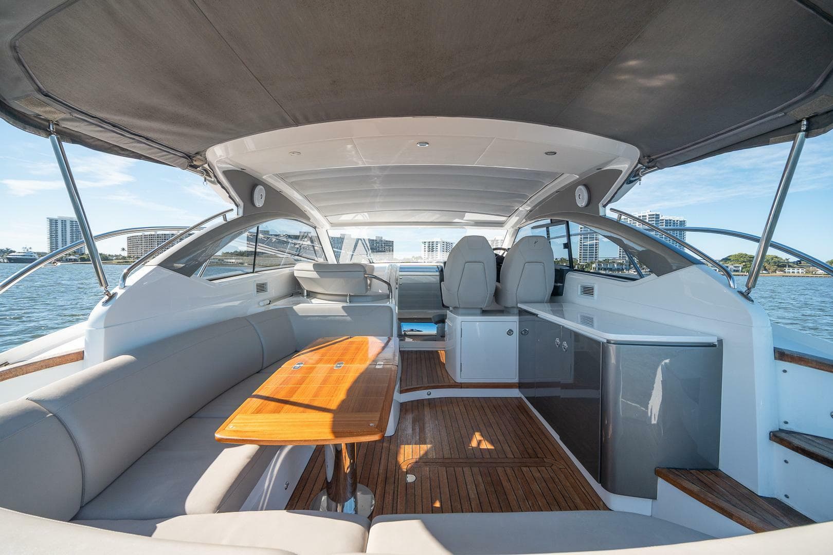 2021 Princess V40 — photo 9