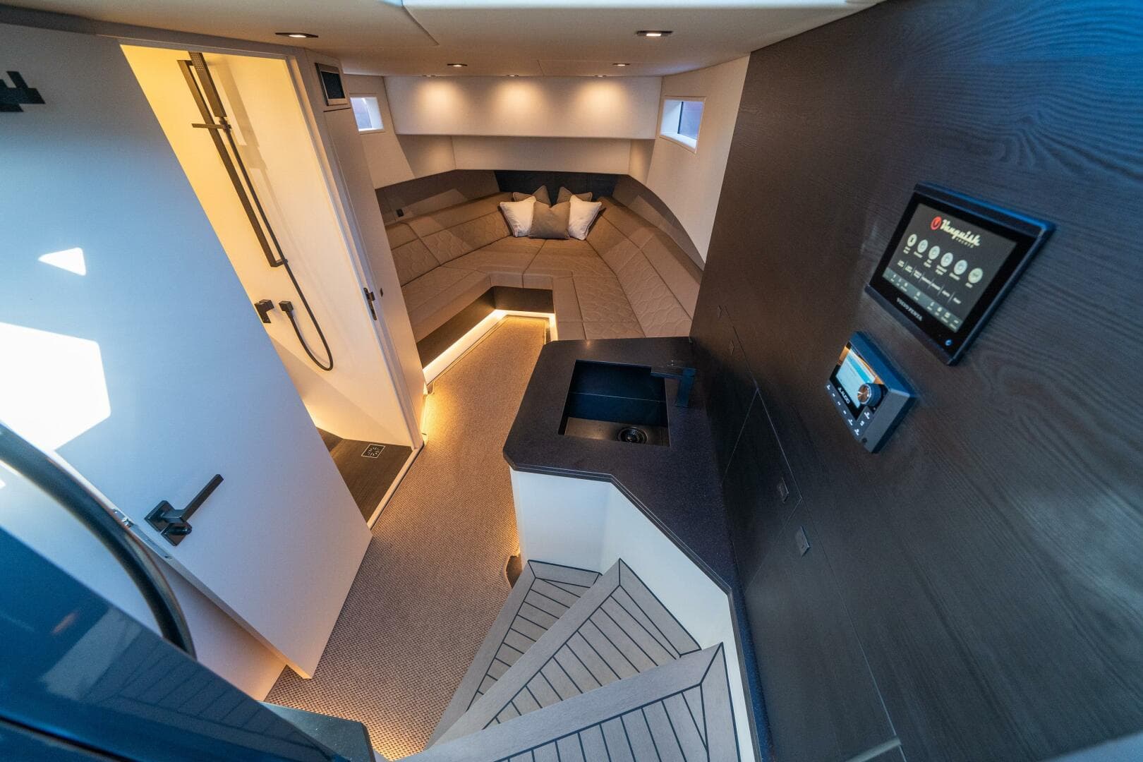 2022 Vanquish Yachts Vq 45 — photo 6