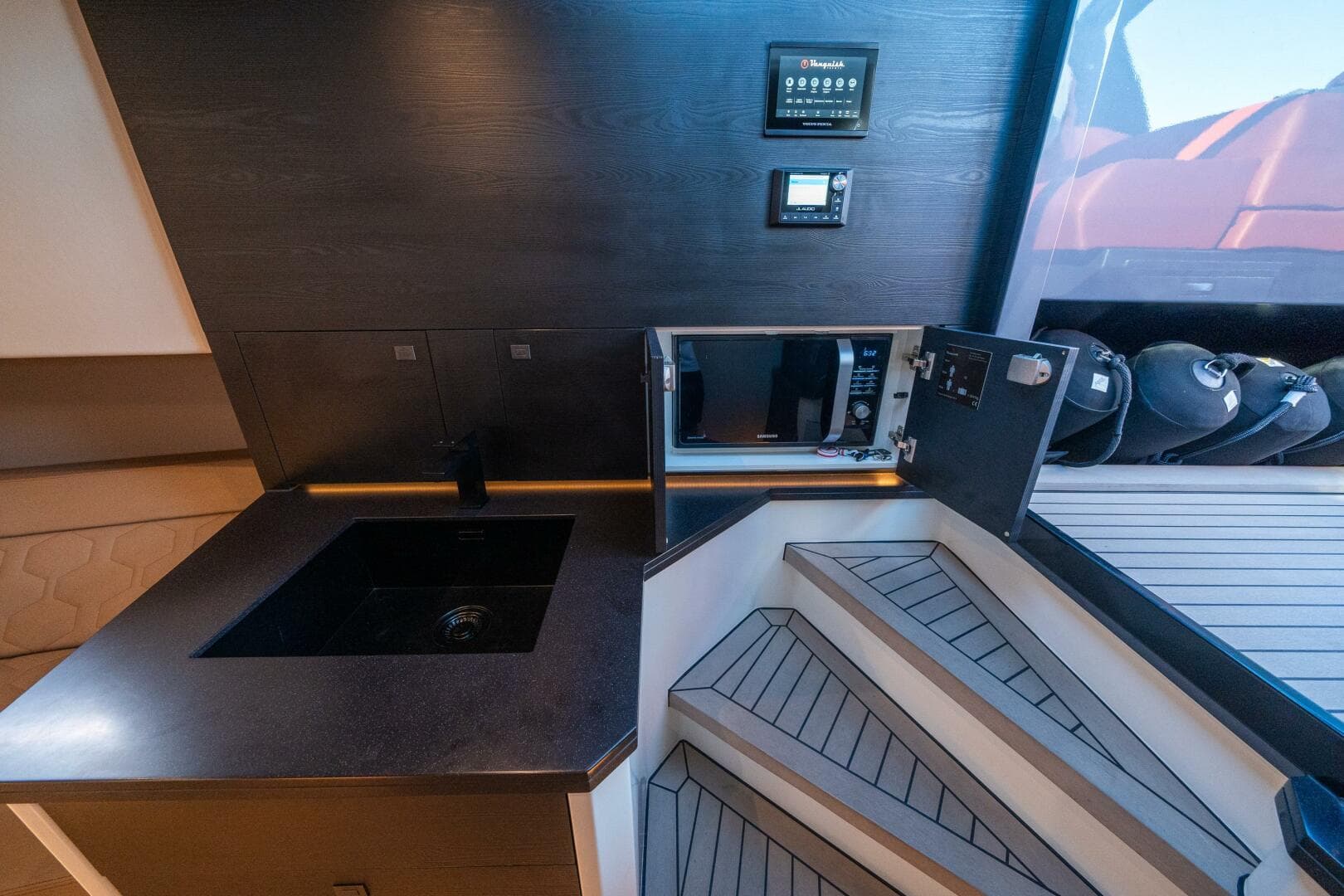 2022 Vanquish Yachts Vq 45 — photo 30