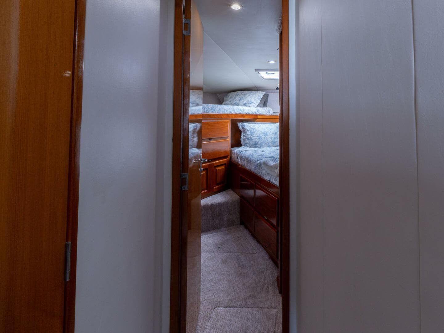 1998 Viking 58 Convertible — photo 39