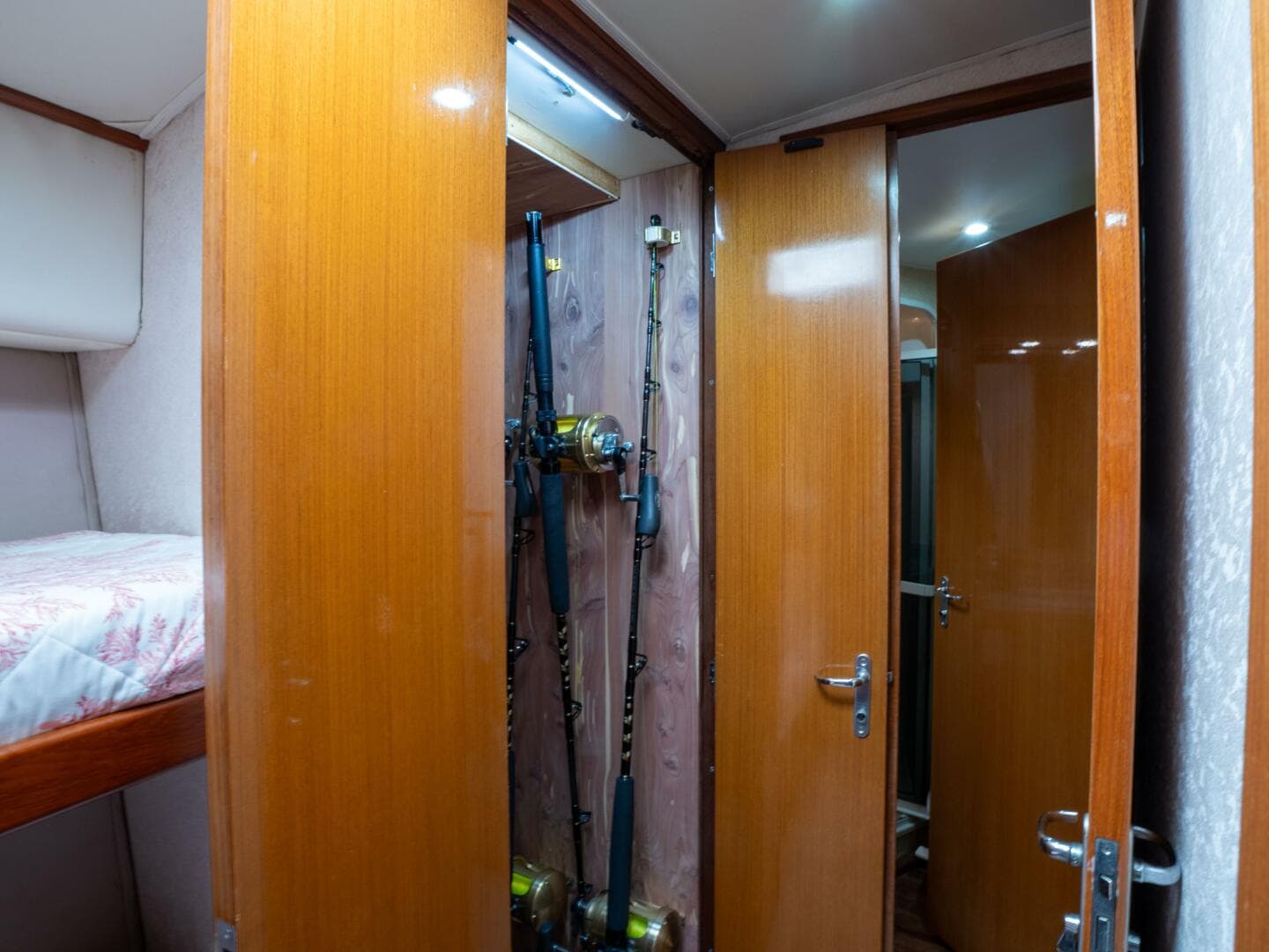 1998 Viking 58 Convertible — photo 33