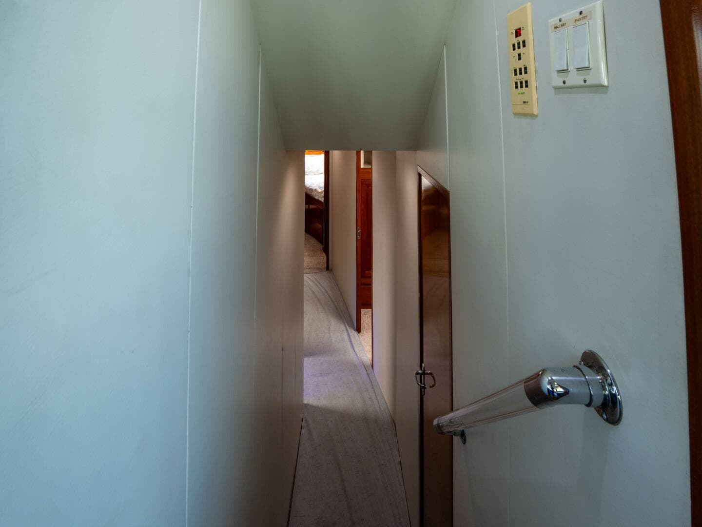 1998 Viking 58 Convertible — photo 16