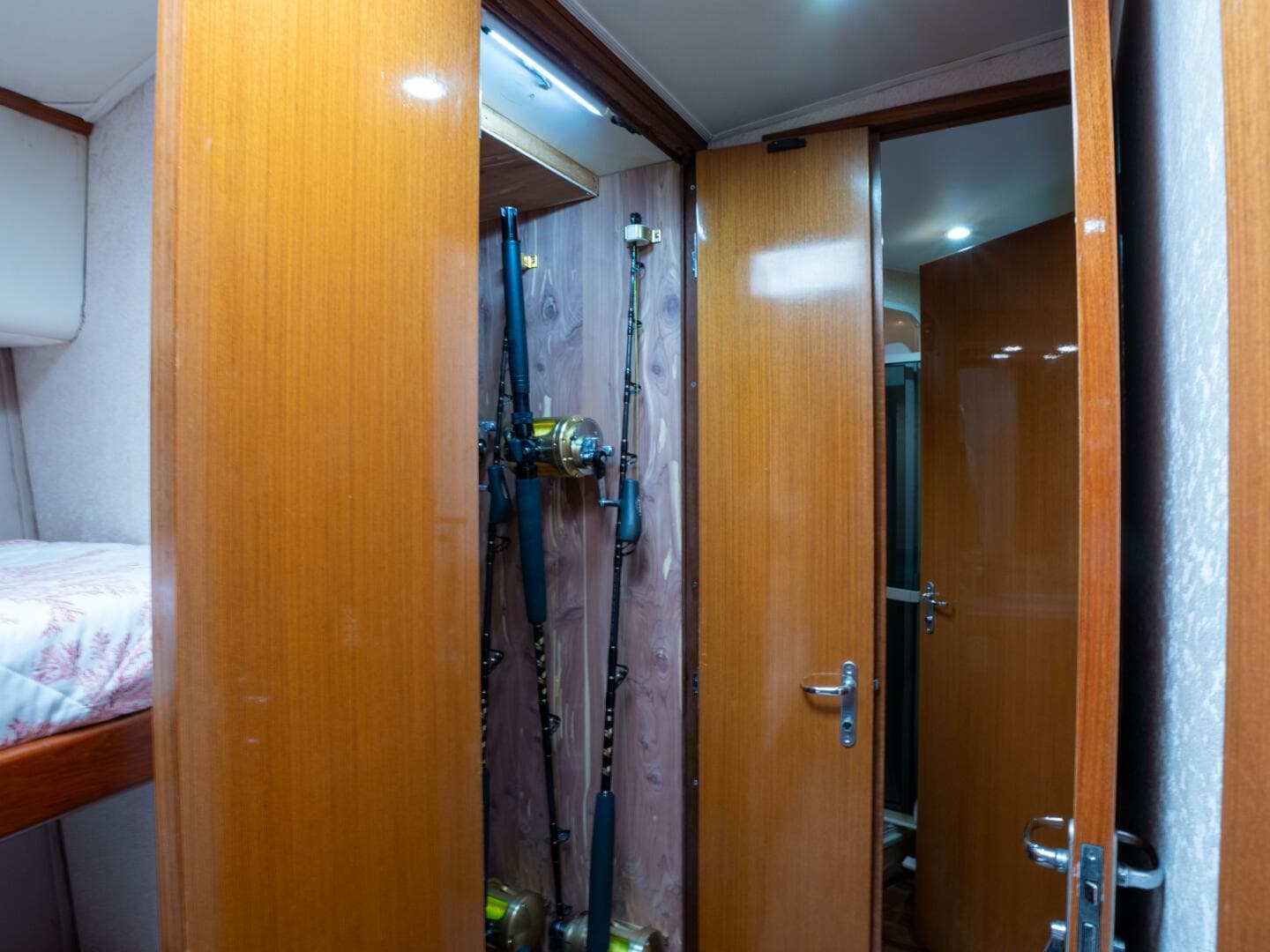 1998 Viking 58 Convertible — photo 36