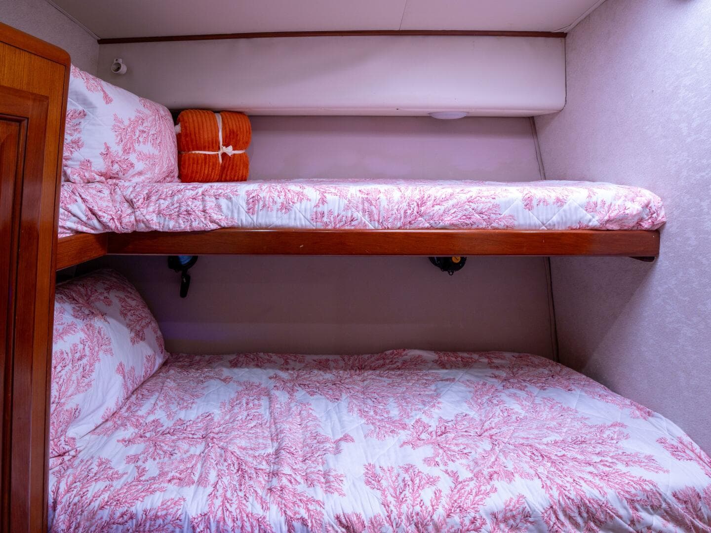 1998 Viking 58 Convertible — photo 21