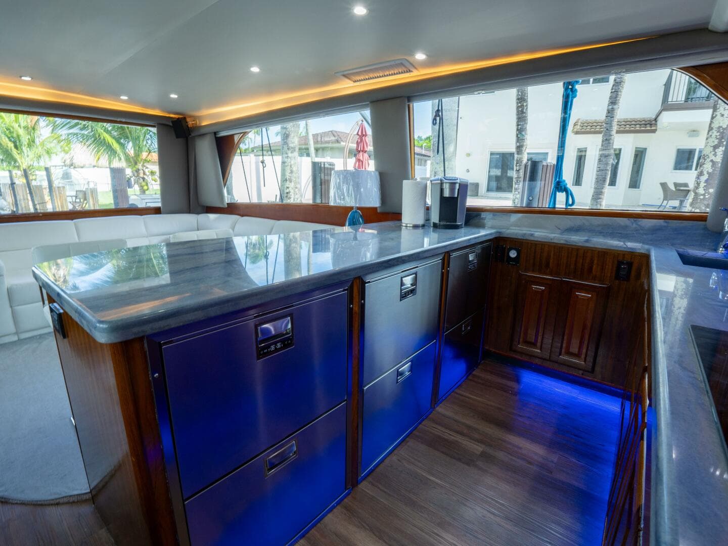 1998 Viking 58 Convertible — photo 15