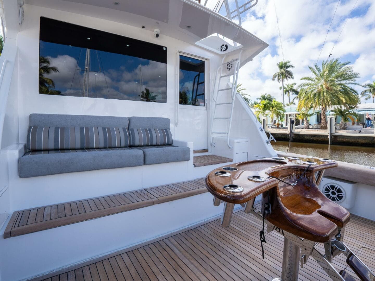 1998 Viking 58 Convertible — photo 8