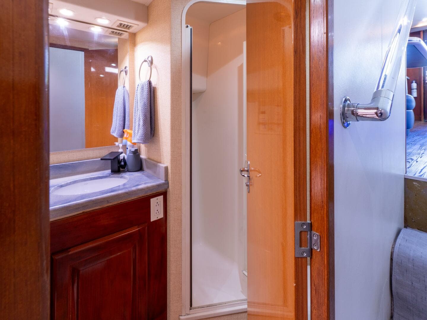 1998 Viking 58 Convertible — photo 25