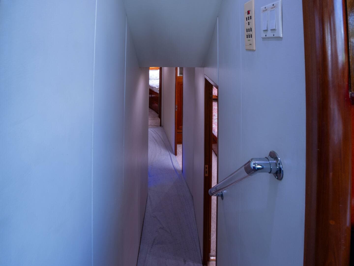 1998 Viking 58 Convertible — photo 31