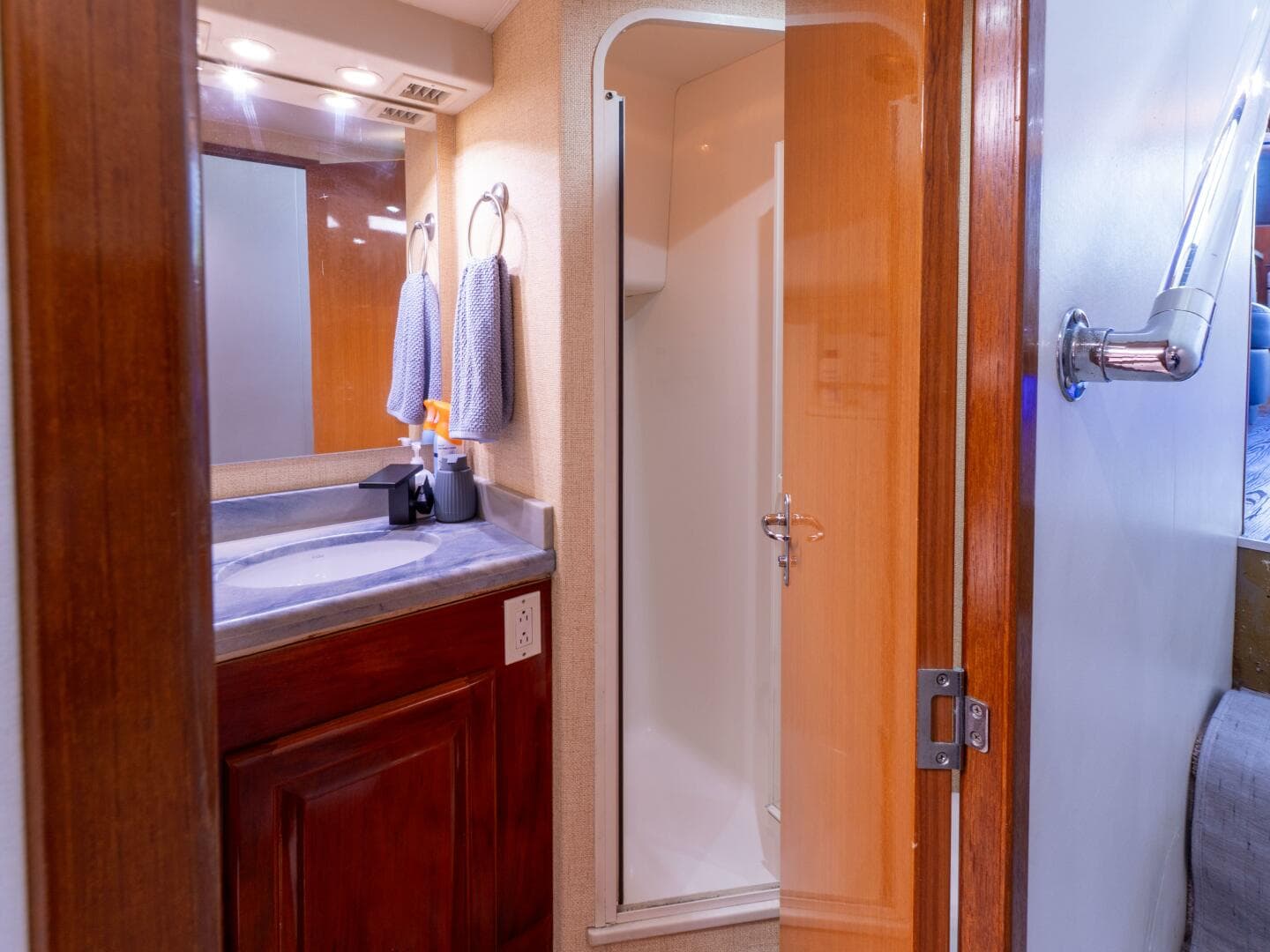 1998 Viking 58 Convertible — photo 26