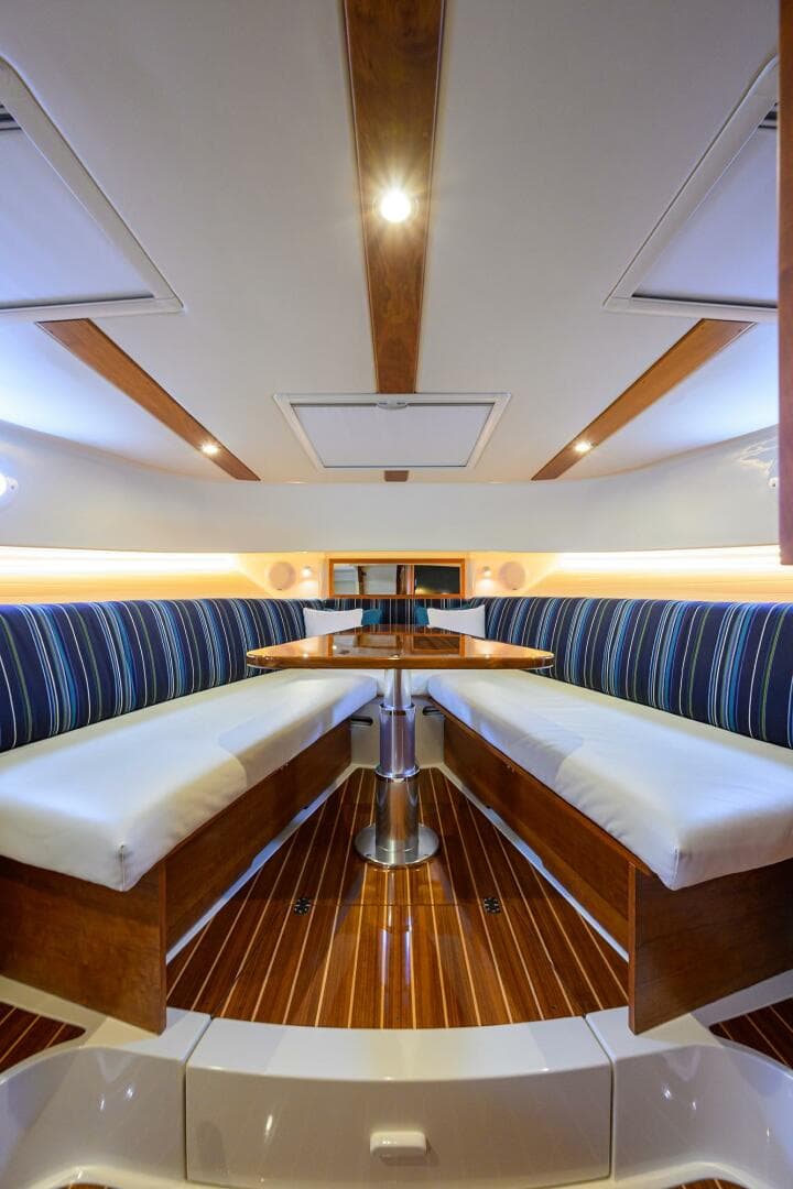 2022 Hinckley 40X — photo 46