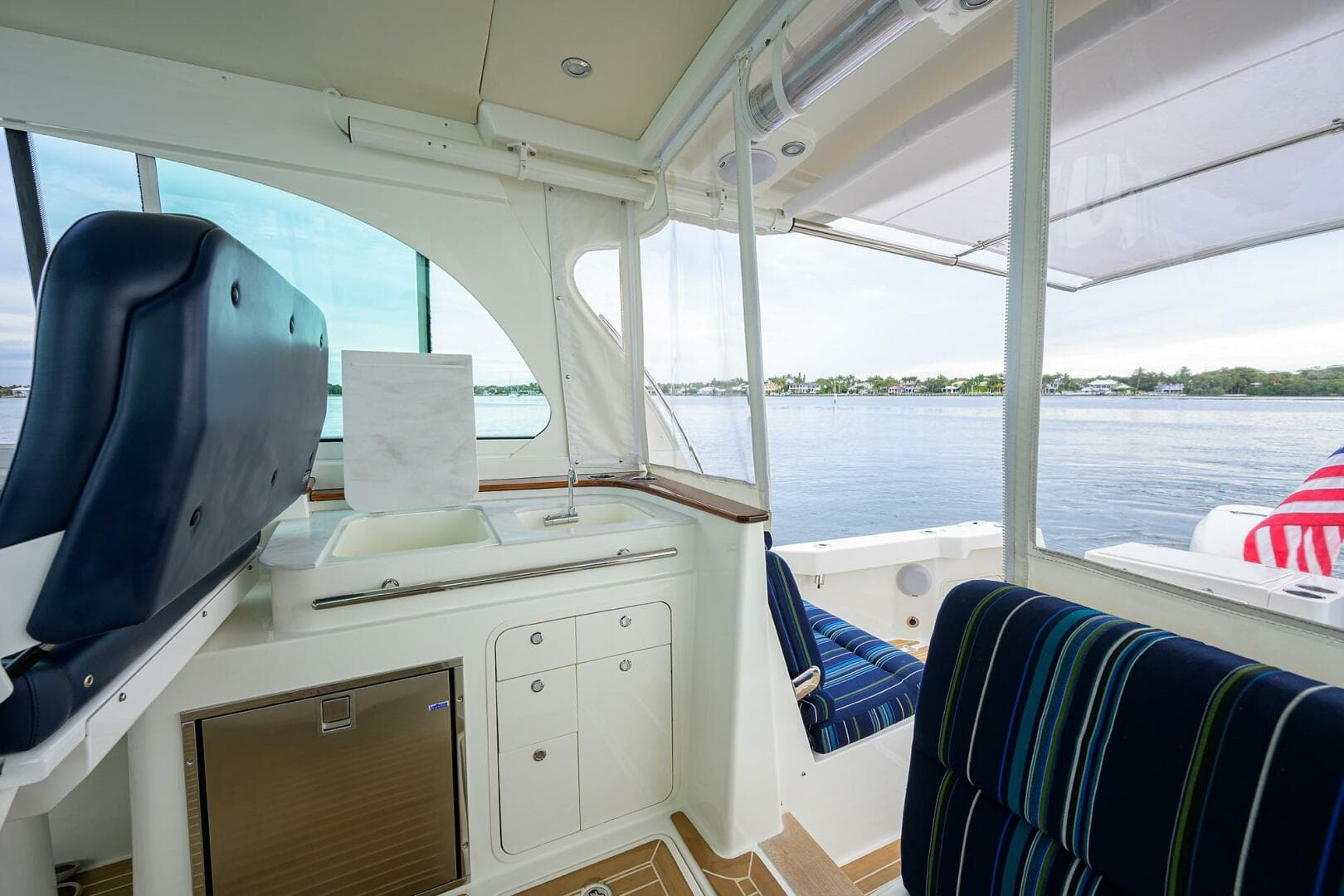 2022 Hinckley 40X — photo 31