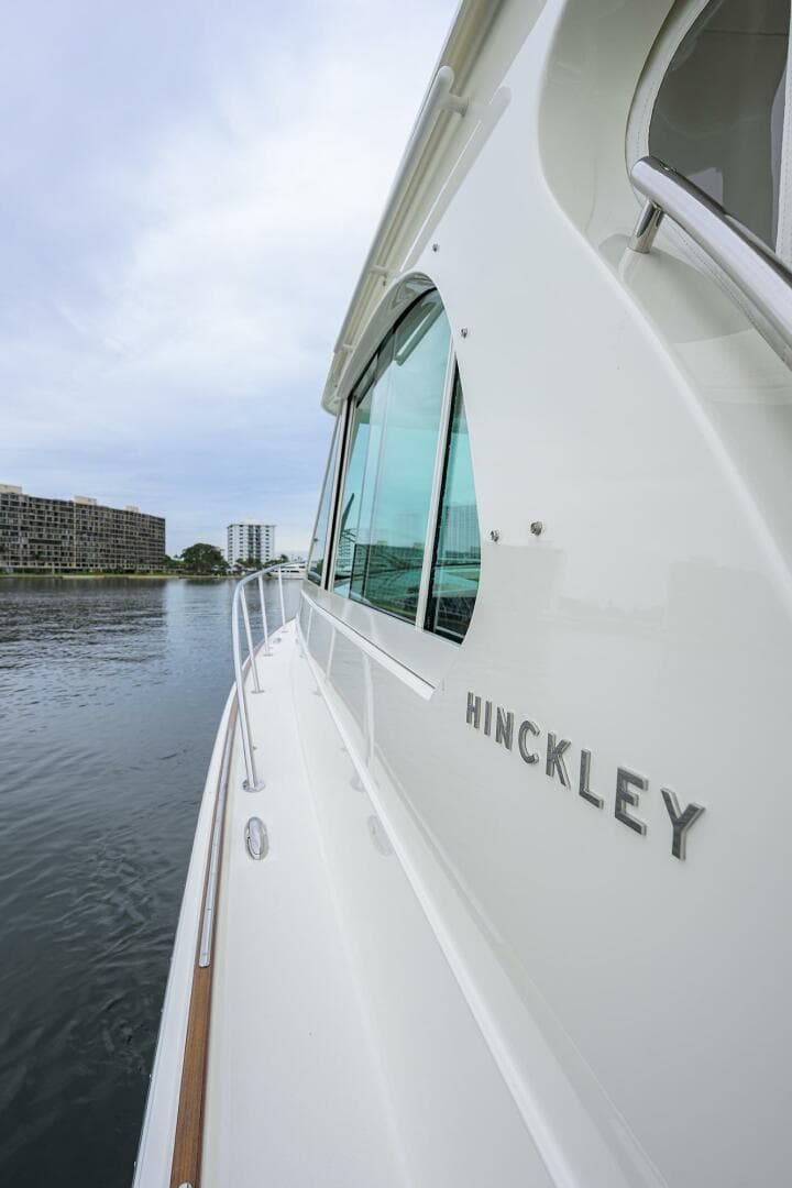 2022 Hinckley 40X — photo 23