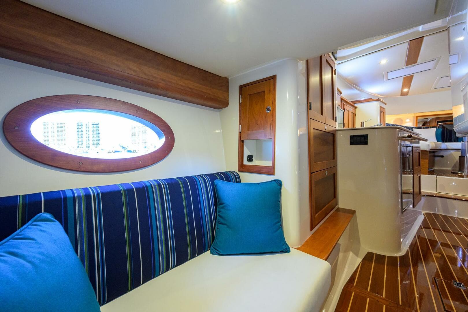 2022 Hinckley 40X — photo 53