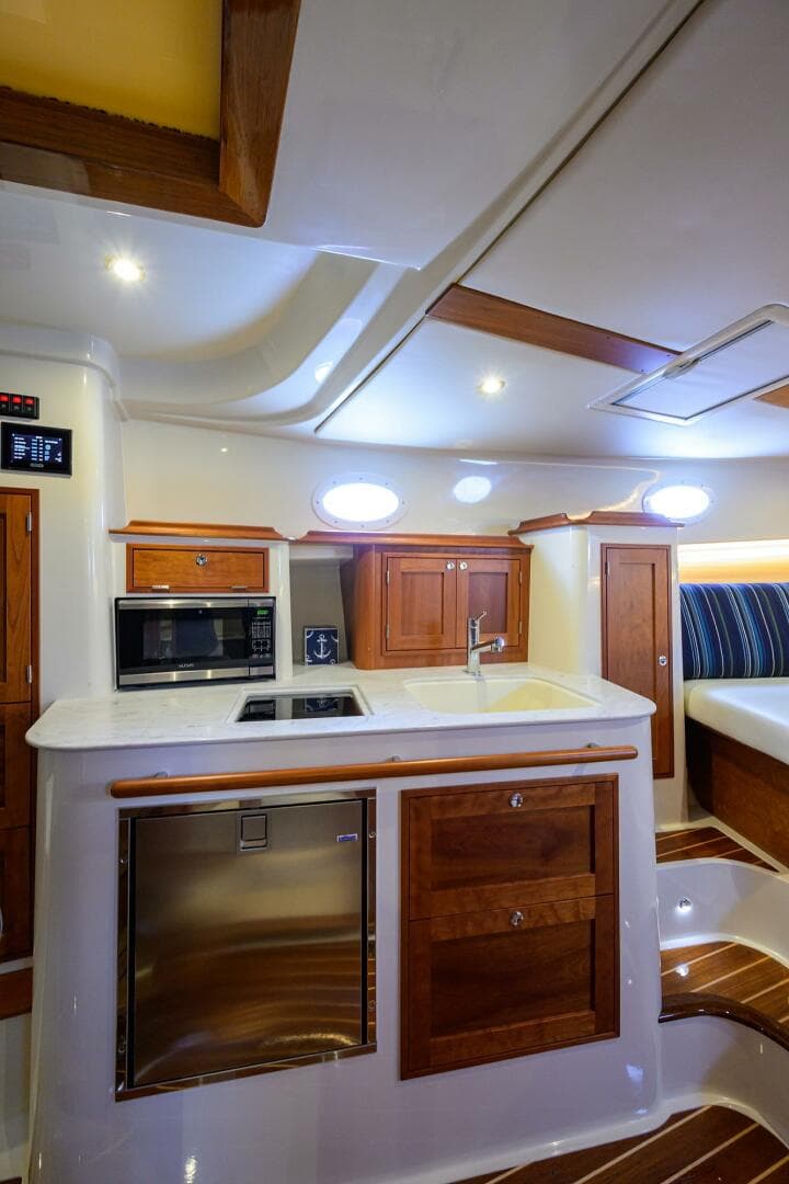 2022 Hinckley 40X — photo 59