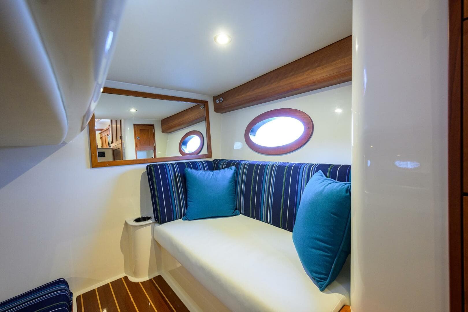 2022 Hinckley 40X — photo 52