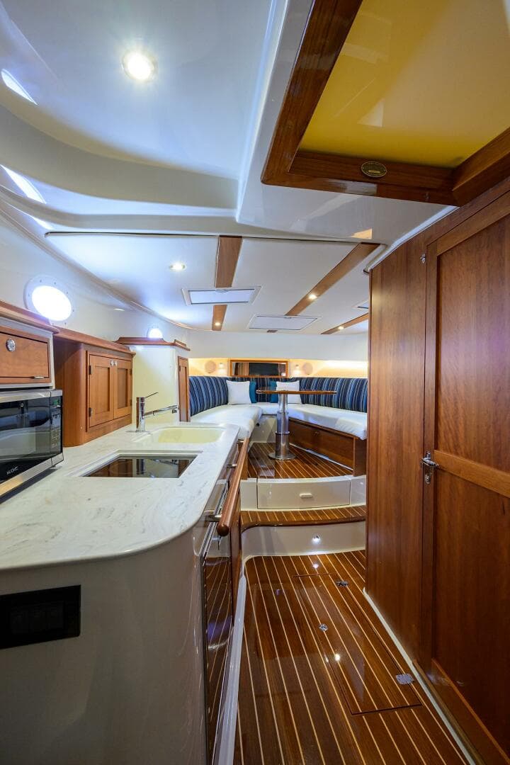 2022 Hinckley 40X — photo 57