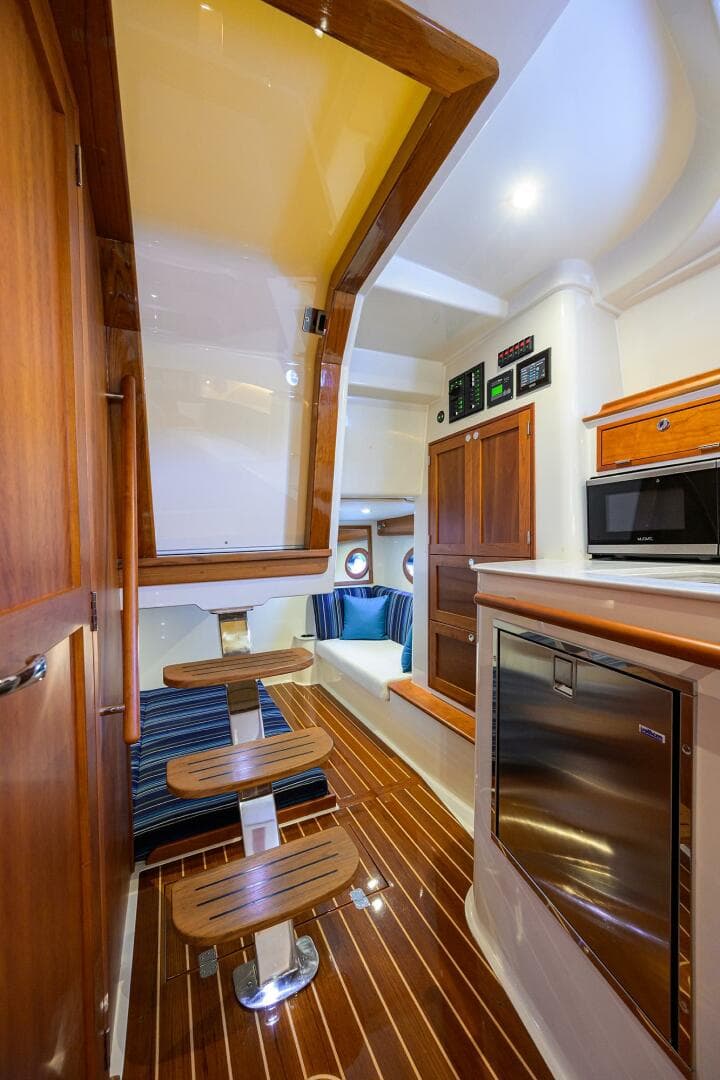 2022 Hinckley 40X — photo 40