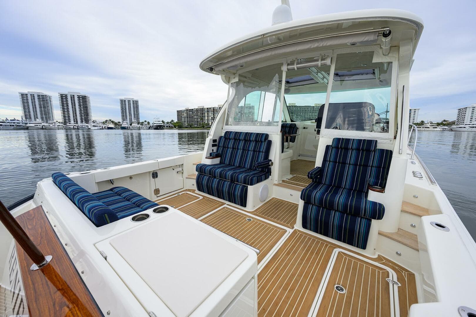 2022 Hinckley 40X — photo 20