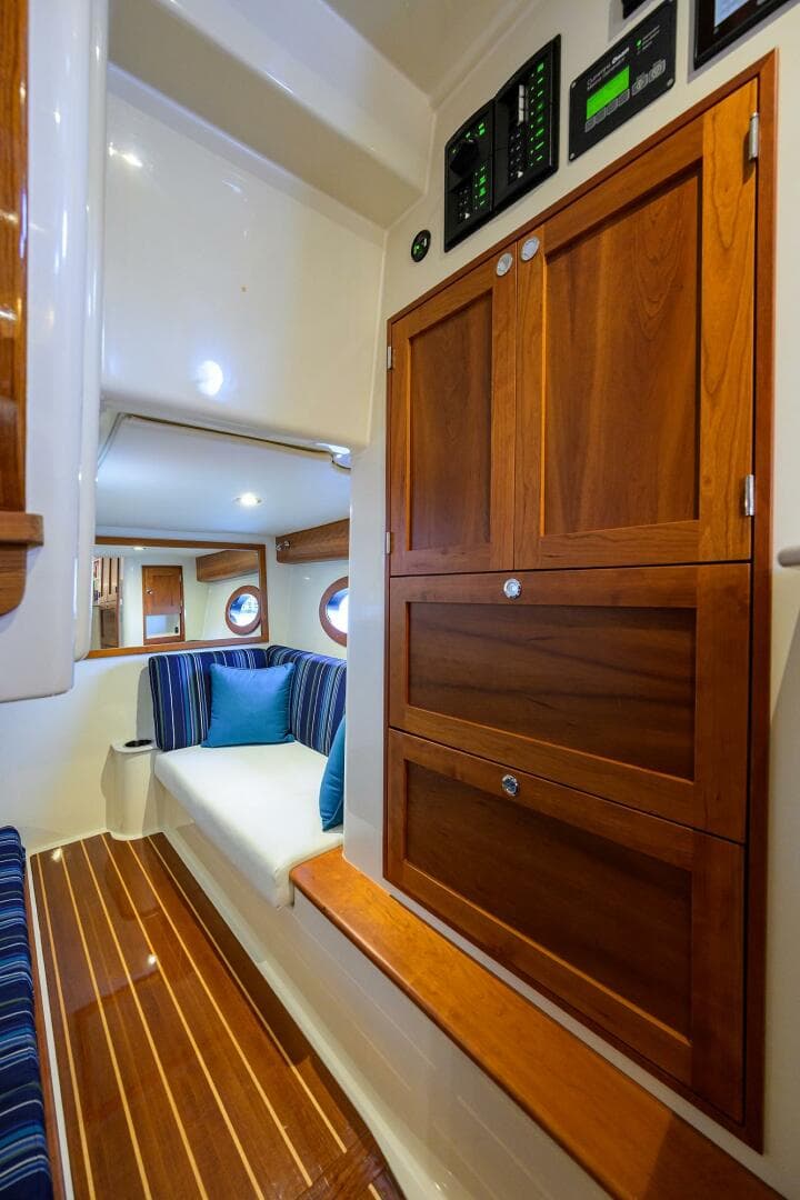 2022 Hinckley 40X — photo 51