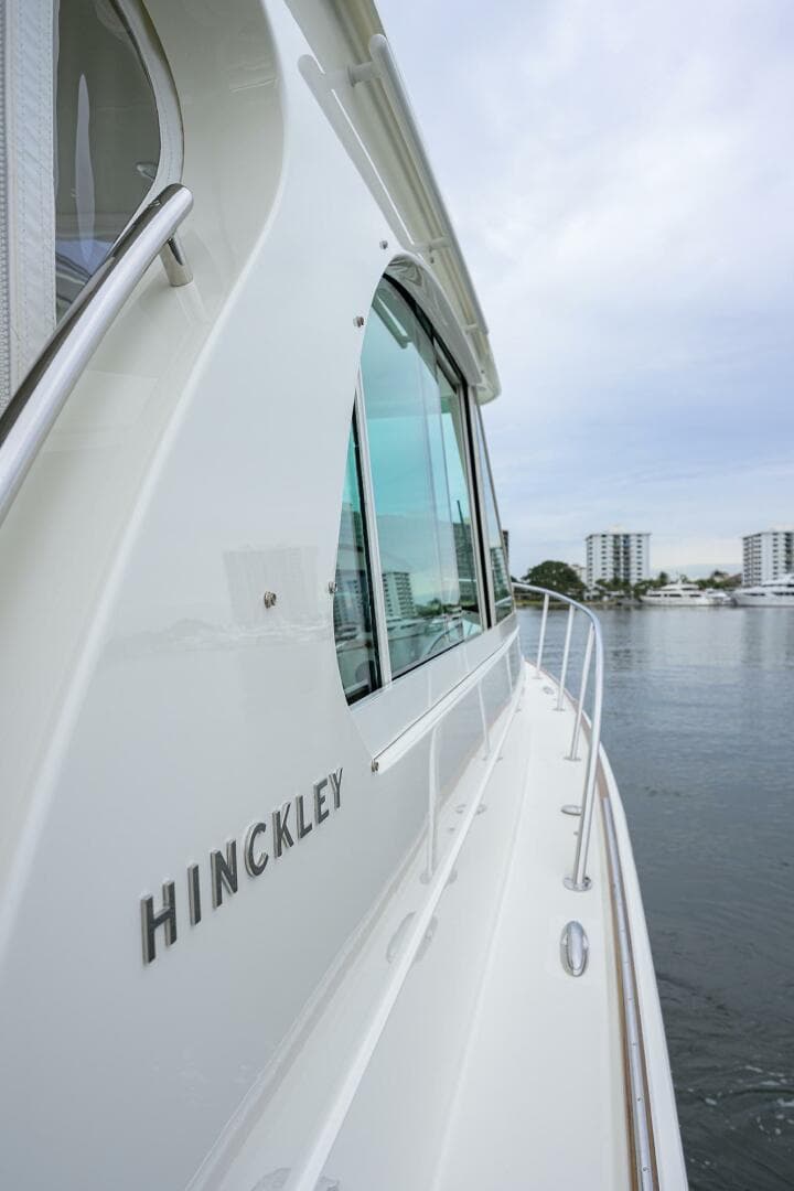 2022 Hinckley 40X — photo 29
