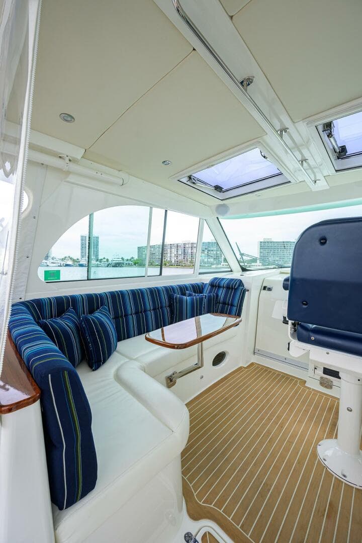 2022 Hinckley 40X — photo 32