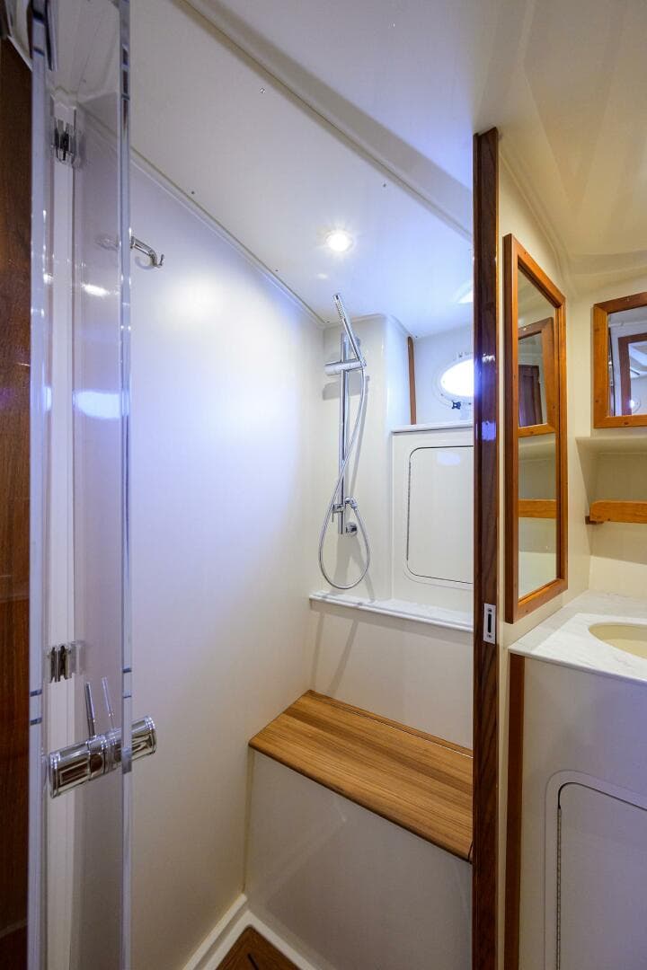 2022 Hinckley 40X — photo 65