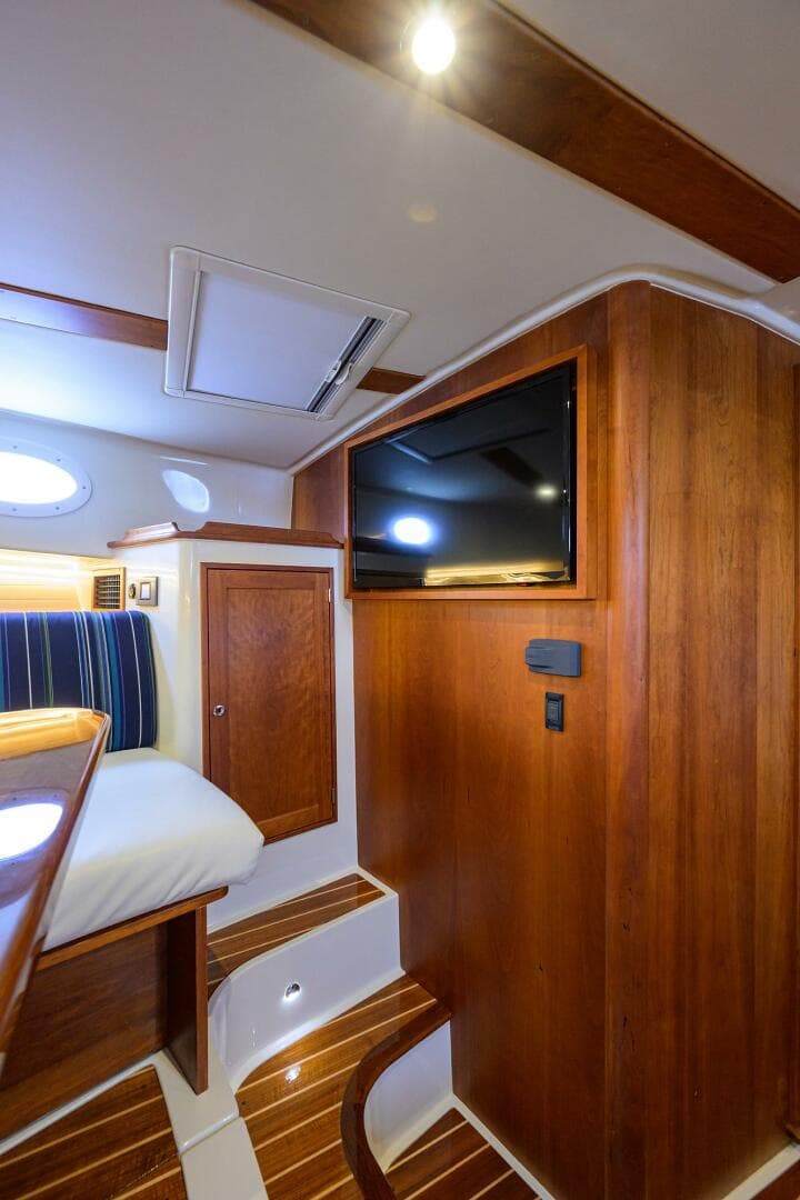 2022 Hinckley 40X — photo 45