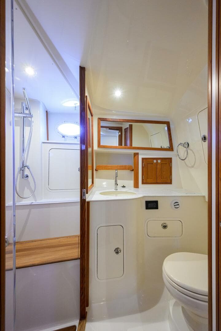 2022 Hinckley 40X — photo 61