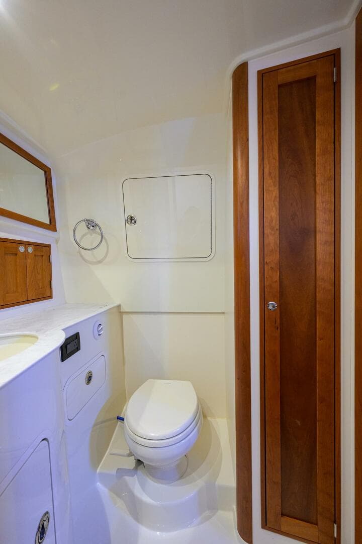 2022 Hinckley 40X — photo 63