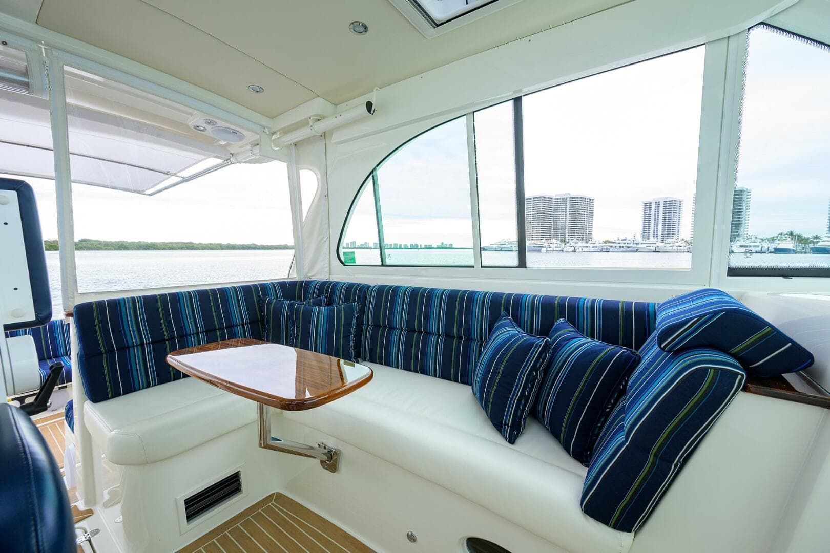 2022 Hinckley 40X — photo 34