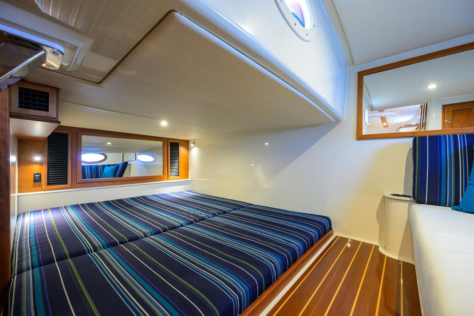 2022 Hinckley 40X — photo 54