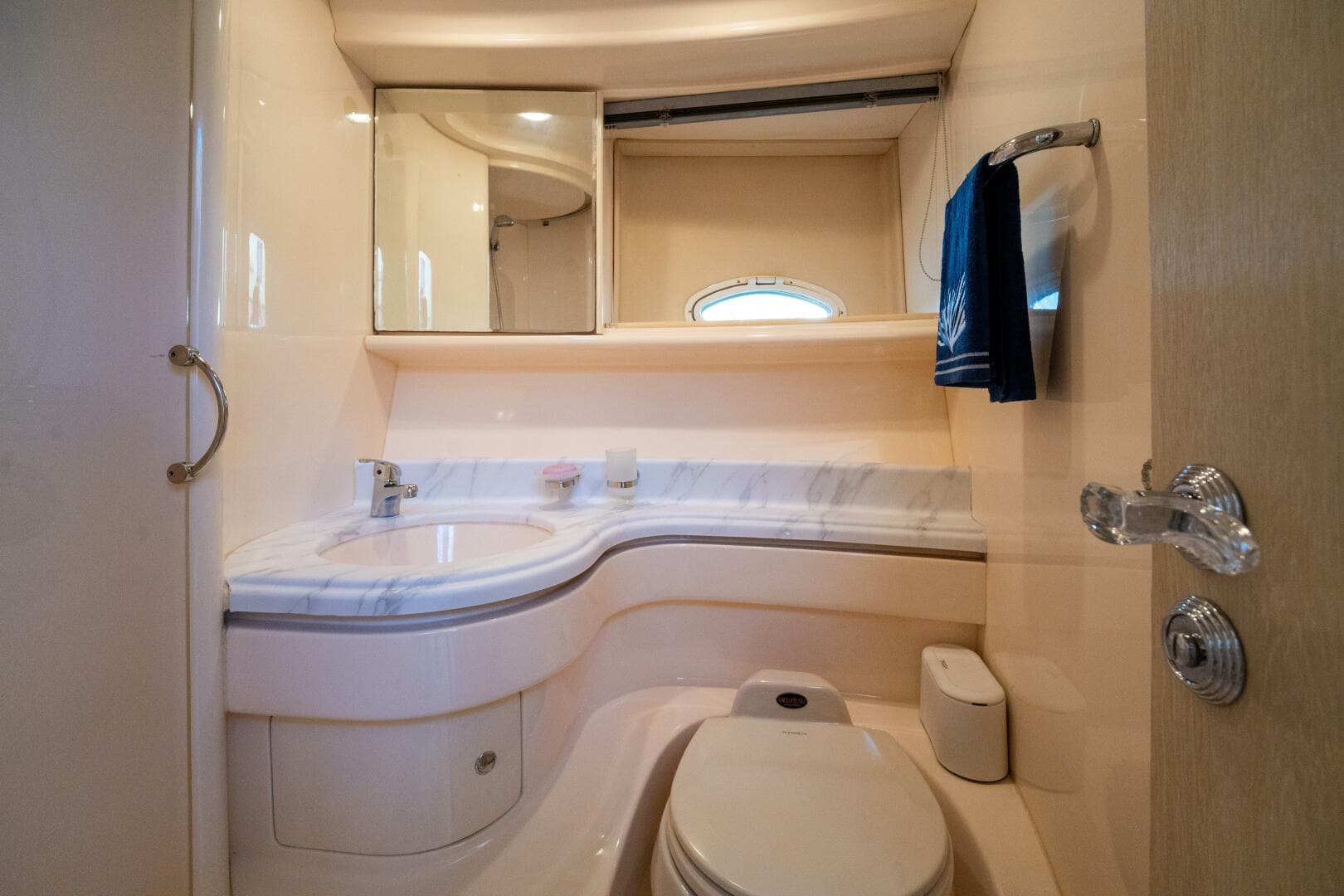 2001 Azimut 46 — photo 57